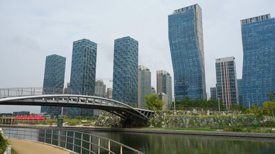 Wavy Buildings, Central Park, Songdo ›
  August 2014.