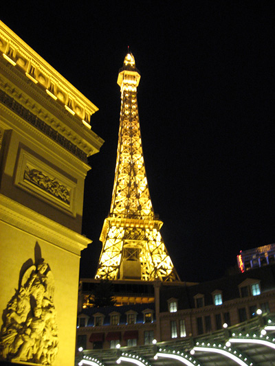 Eiffel Replica and Arc d'Triumph
  › December 2007.