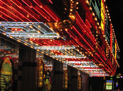 Glowing Neon, Fremont Street ›
  July 2008.