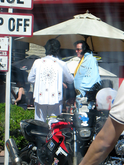 Elvises at Harley Davidson Cafe
  › April 2009.
