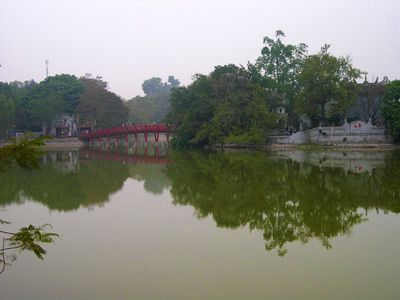 Hoam Kiem Bridge, Hanoi › January 2005.