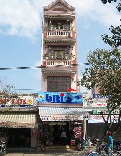 Microthin Buildings, Hue ›
  February 2005.
