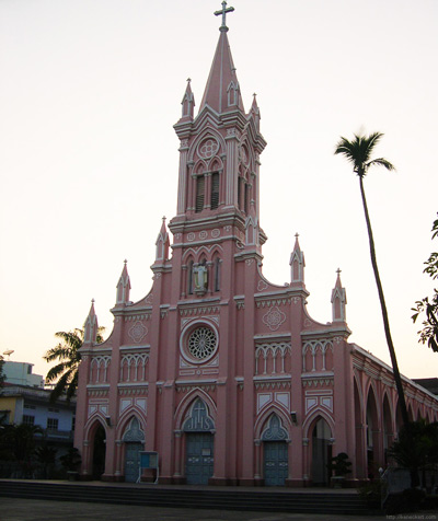 Da Nang Cathedral › February
  2005.