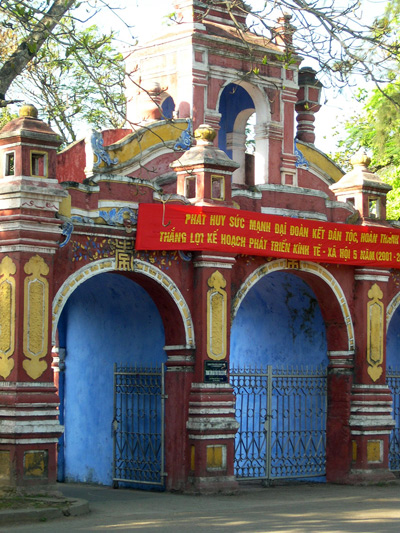Another Citadel Gate, Hue ›
  February 2005.