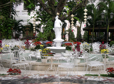 Garden in the Morin Saigon ›
  February 2005.
