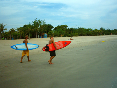 Kuta Beach Surfer Dudes› October
  2003.