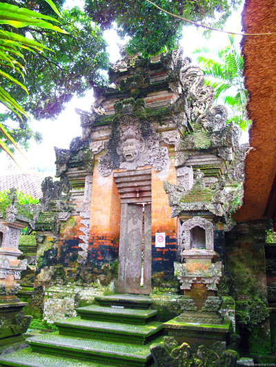 Temple Gate, Ubud › February
  2011.