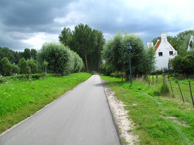 Path Back to Damme › August
  2012.