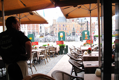 Markt Waiter on Rainy Day ›
  August 2012.