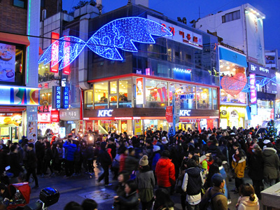 Nampo-Dong Christmas Crowd ›
  December 2011.