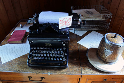 Typewriter, Leacock Museum, Orillia, ON › July 2018.