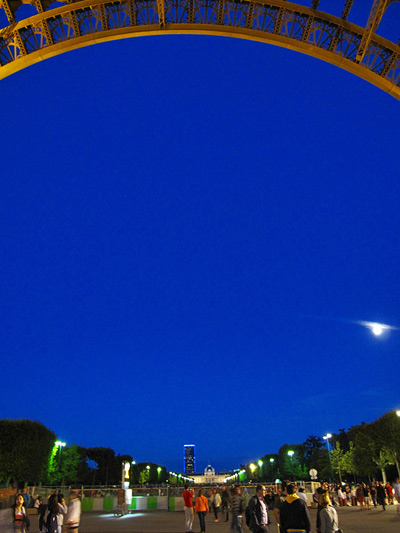 Eiffel Arch Blue › July
  2012.