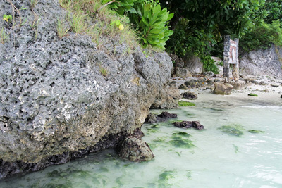 Boulder Dividing Gun Beach, Tumon › January 2017.