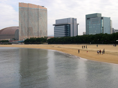 Fukuoka Beach, Fukuoka ›
  November 2003.