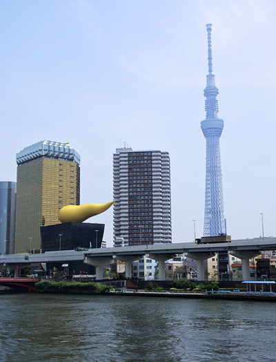 Sumida River & Statue, Asakuza, Tokyo ›
  July 2018.