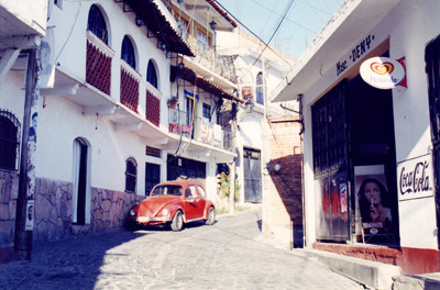 Narrow Street in Taxco › November
  2002.