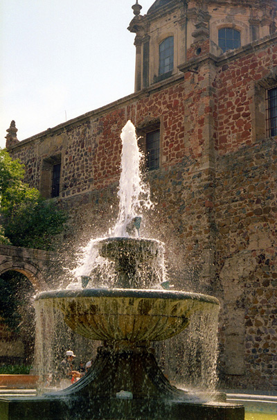 Fountain, Guadalajara › April
  2002.