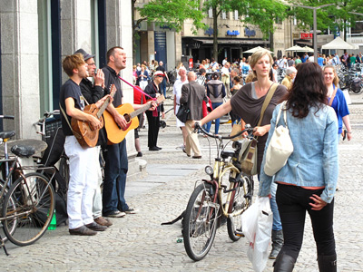 Dam Buskers, Amsterdam › August
  2012.