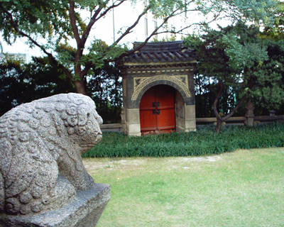 Wongudan Gate, Seoul › October
  2003.