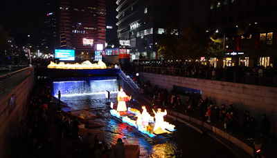Lantern Festival Boaters, Cheonggyecheon
  › November 2014.
