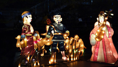 Lantern Festival Musicians, Cheonggyecheon
  › November 2014.