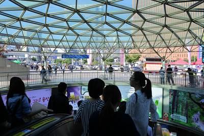 Seoul Metro Station Escalator › May 2017.