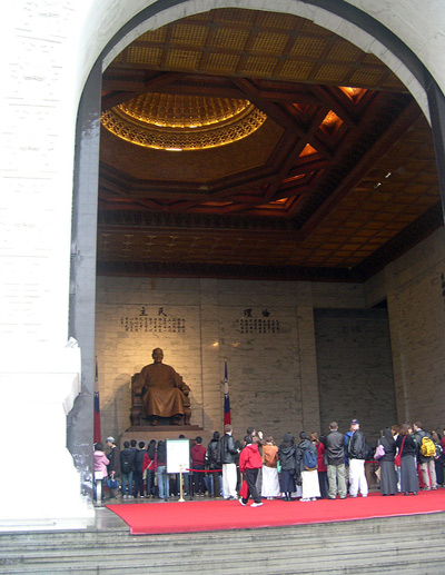 Chiang Kai-Shek Monument ›
  February 2004.