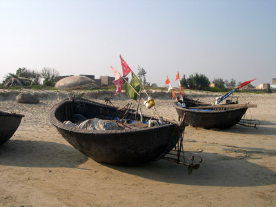 Round Boats, China Beach. ›
  February 2005.